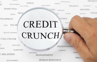 Il paradosso del credito all’economia: non cresce, anzi diminuisce