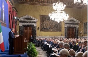 Noi siamo per i giovani, ma in sala non si vedono: retorica delle parole e delle immagini